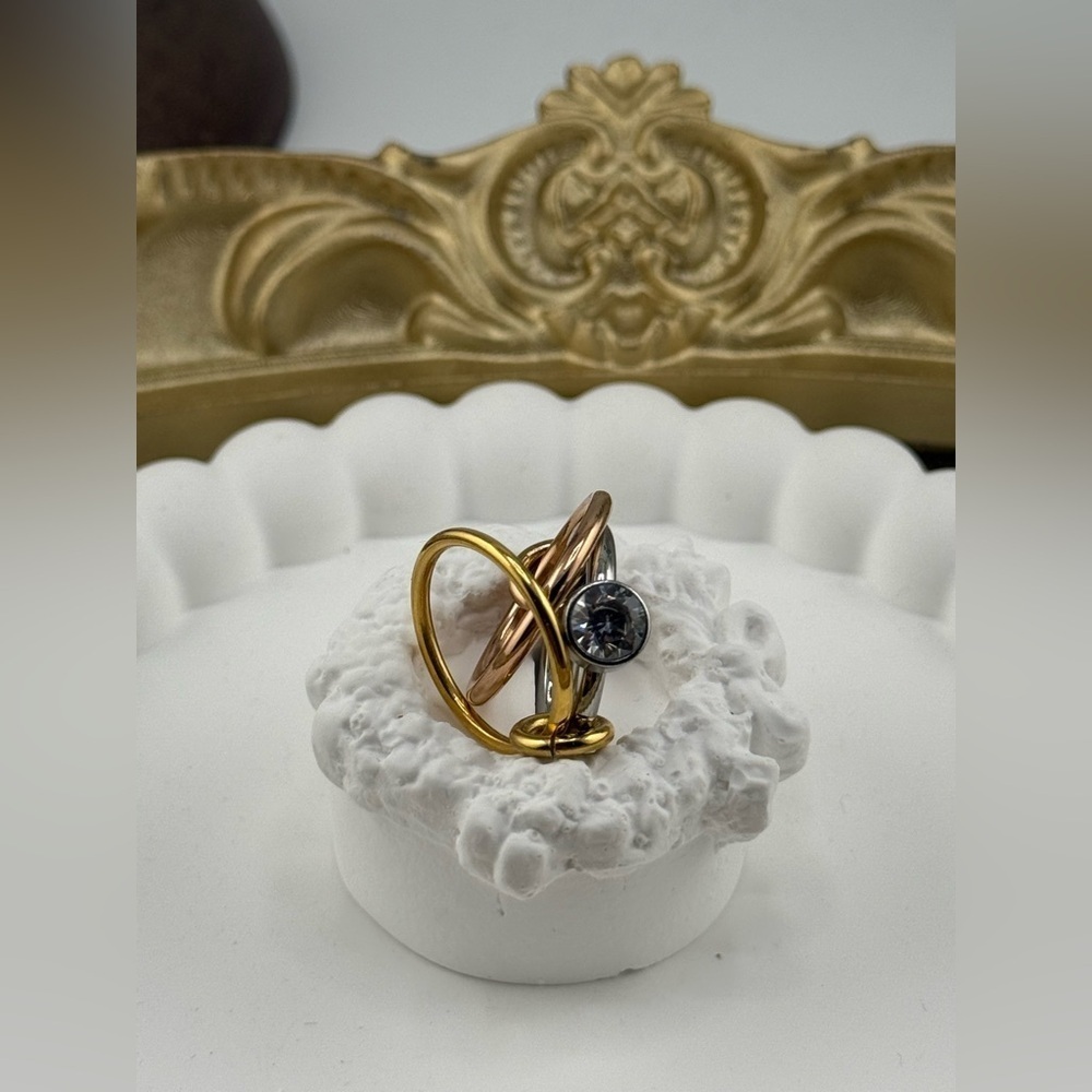 Trinity Style Interlocking Stainless Steel Ring ✨ - Picture 8 of 9